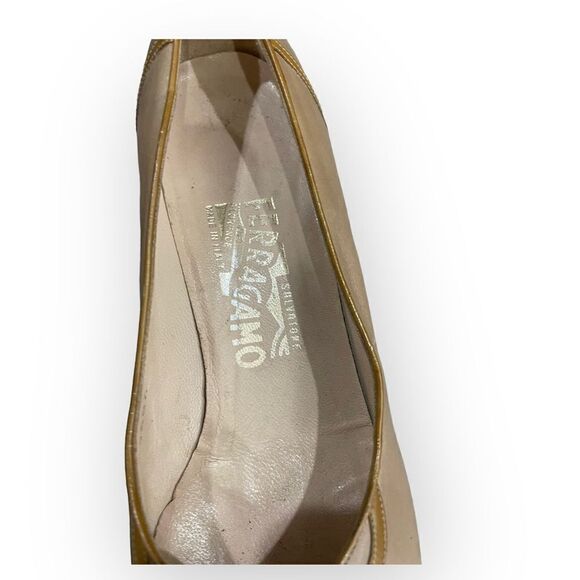 Salvatore Ferragamo Tan Pumps AAAA Narrow - Picture 2 of 11